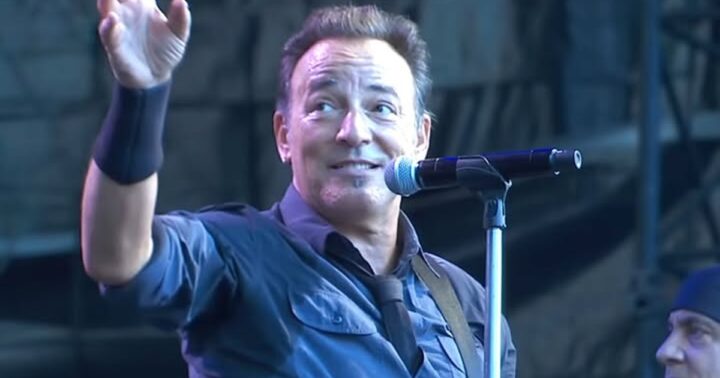 Springsteen’s ‘You Never Can Tell’: How a Band Organizes a Request