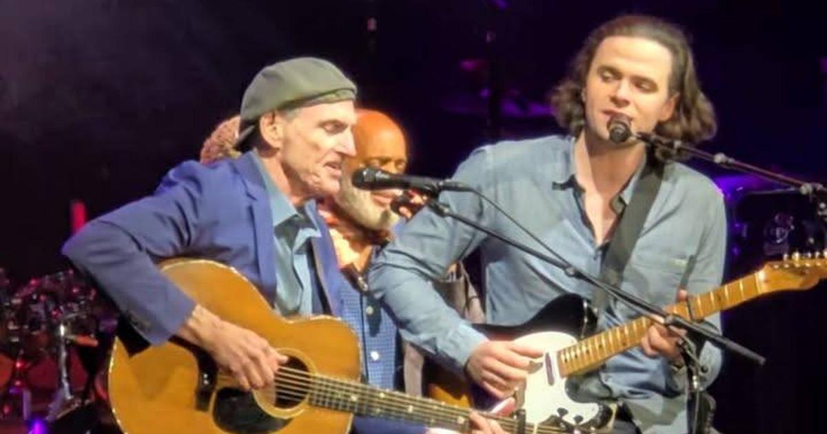 James and Henry Taylor’s Anaheim Duet Shows What a Concert Ending Can Do