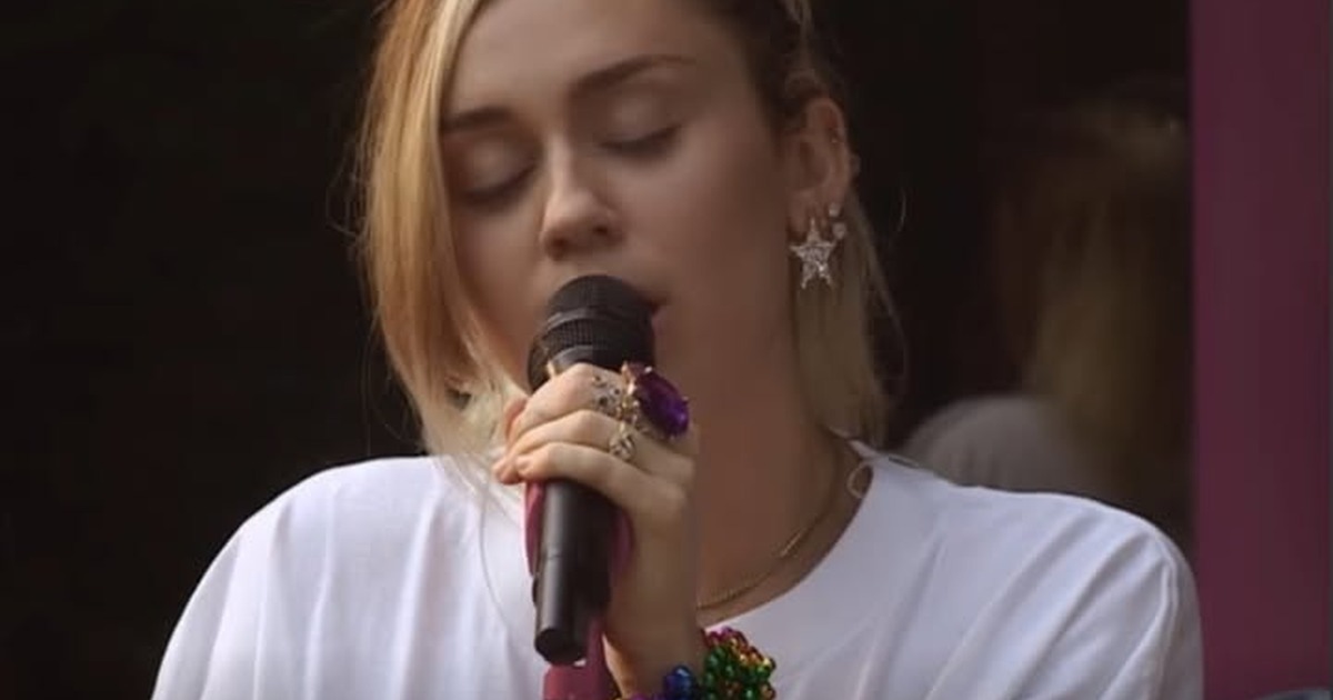 Miley Cyrus in the Live Lounge: ‘The First Time Ever I Saw Your Face’ as Interpretation
