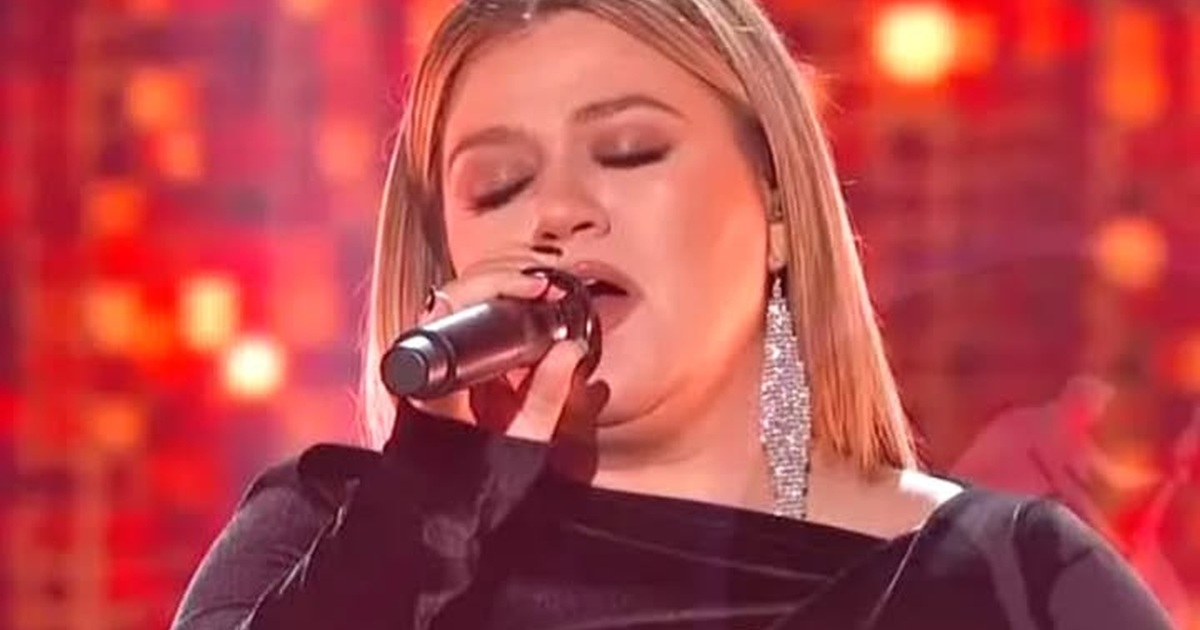 Kelly Clarkson's I Will Always Love You: Honoring the Songwriter at the ACM Awards