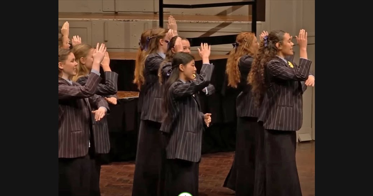 Listening to a Choir's Phrase Endings With Leonessa's Te Iwi E