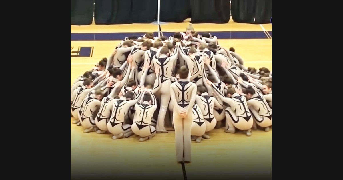 The Emerald Belles: Reading a Large Dance Formation From the Outside In