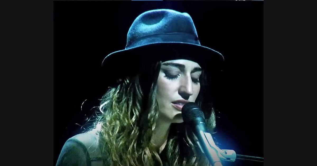 Sara Bareilles’s “Goodbye Yellow Brick Road”: The Same Interpreter in Two Concert Frames