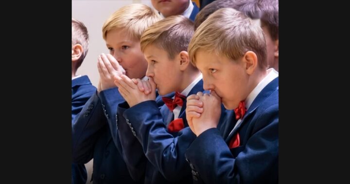 Dagilėlis and The Lion Sleeps Tonight: Hear the Accompaniment Inside the Choir