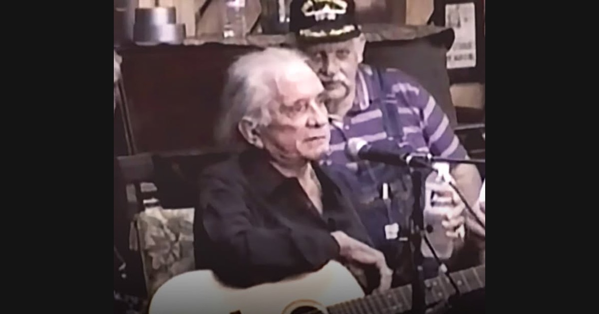Johnny Cash's Returning Repertoire: Folsom Prison Blues Across Performances
