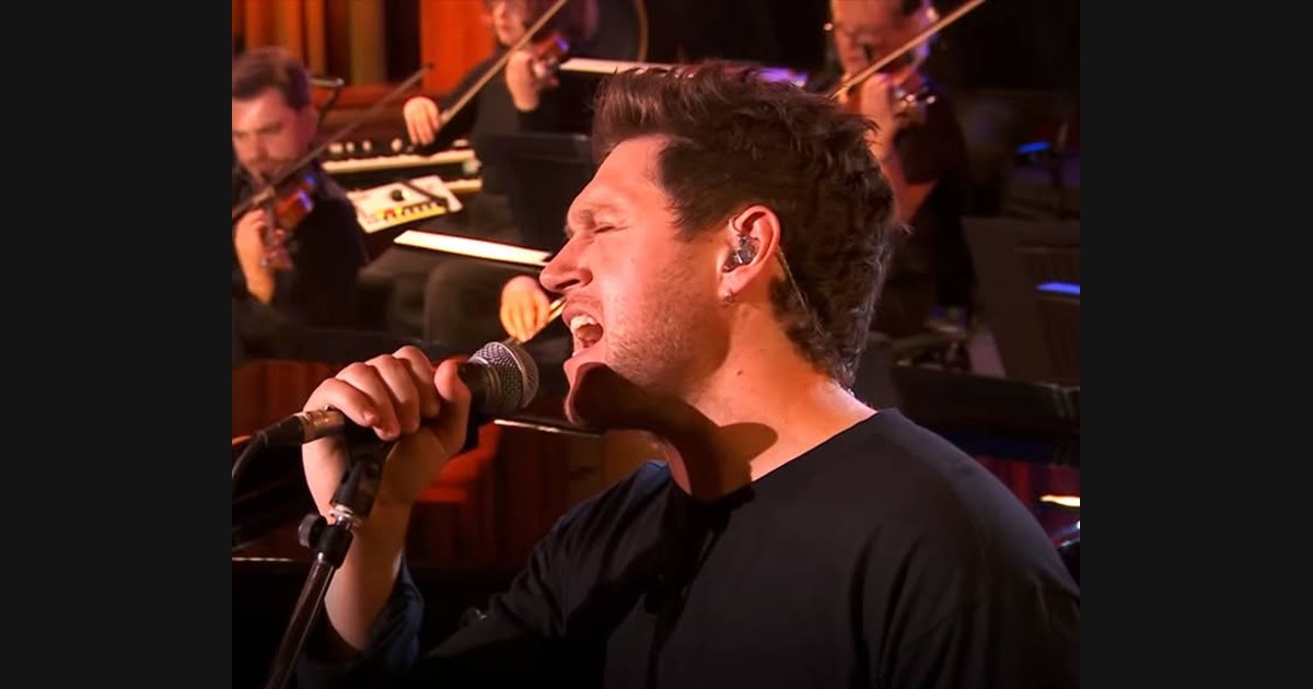 Niall Horan’s “Desperado” in the Piano Room: A Cover Beside His Own Repertoire
