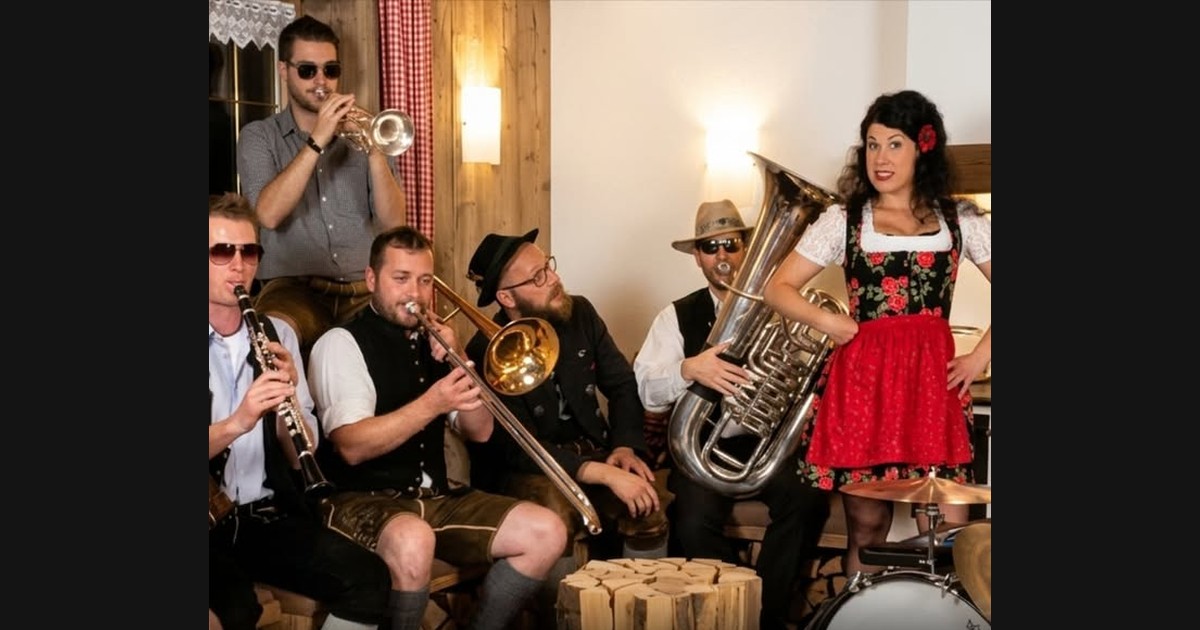 The Heimatdamisch’s Poker Face: A New Ensemble Identity for a Pop Song